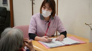 周陽福祉会冒頭の画像（職員さん）