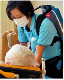 友愛十字会インカムと移乗支援機器を活用した介護